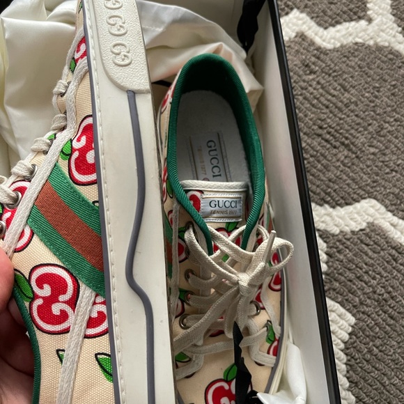 Gucci tennis shoes - Picture 3 of 7